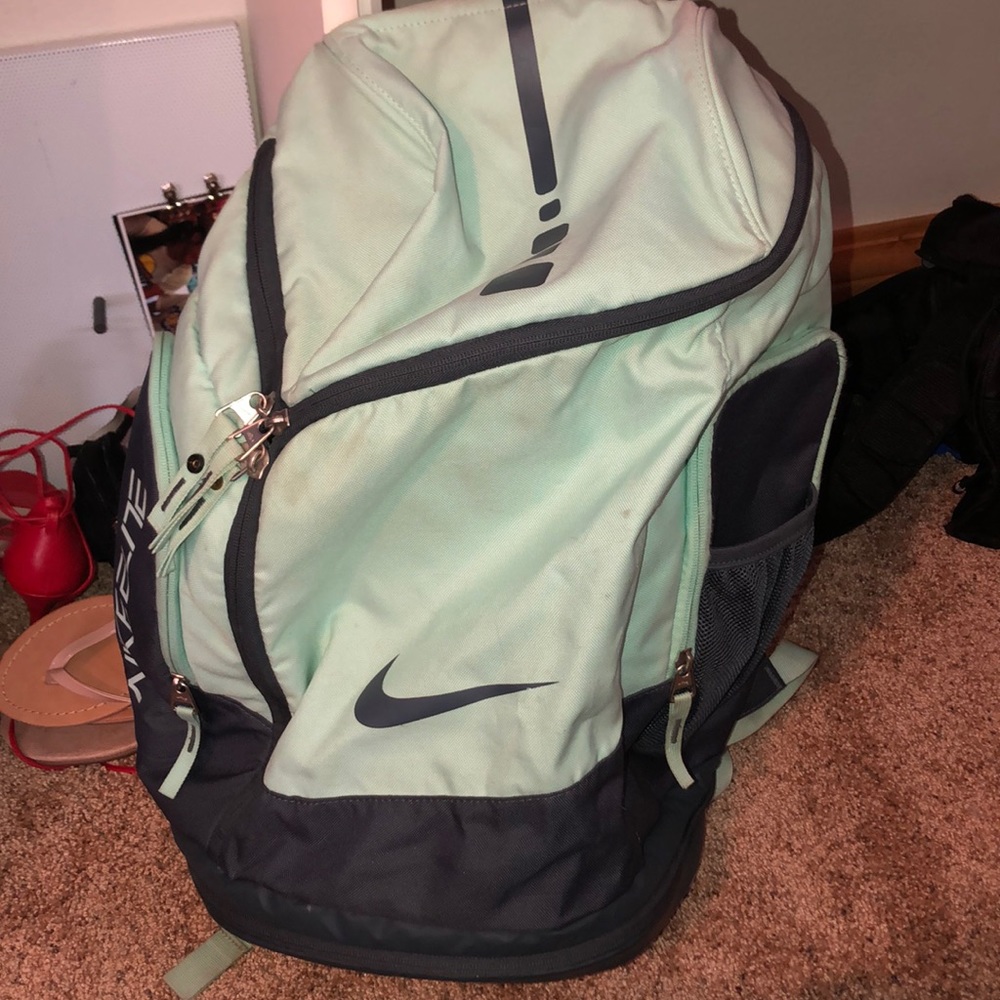 hardly used nike elite backpack!